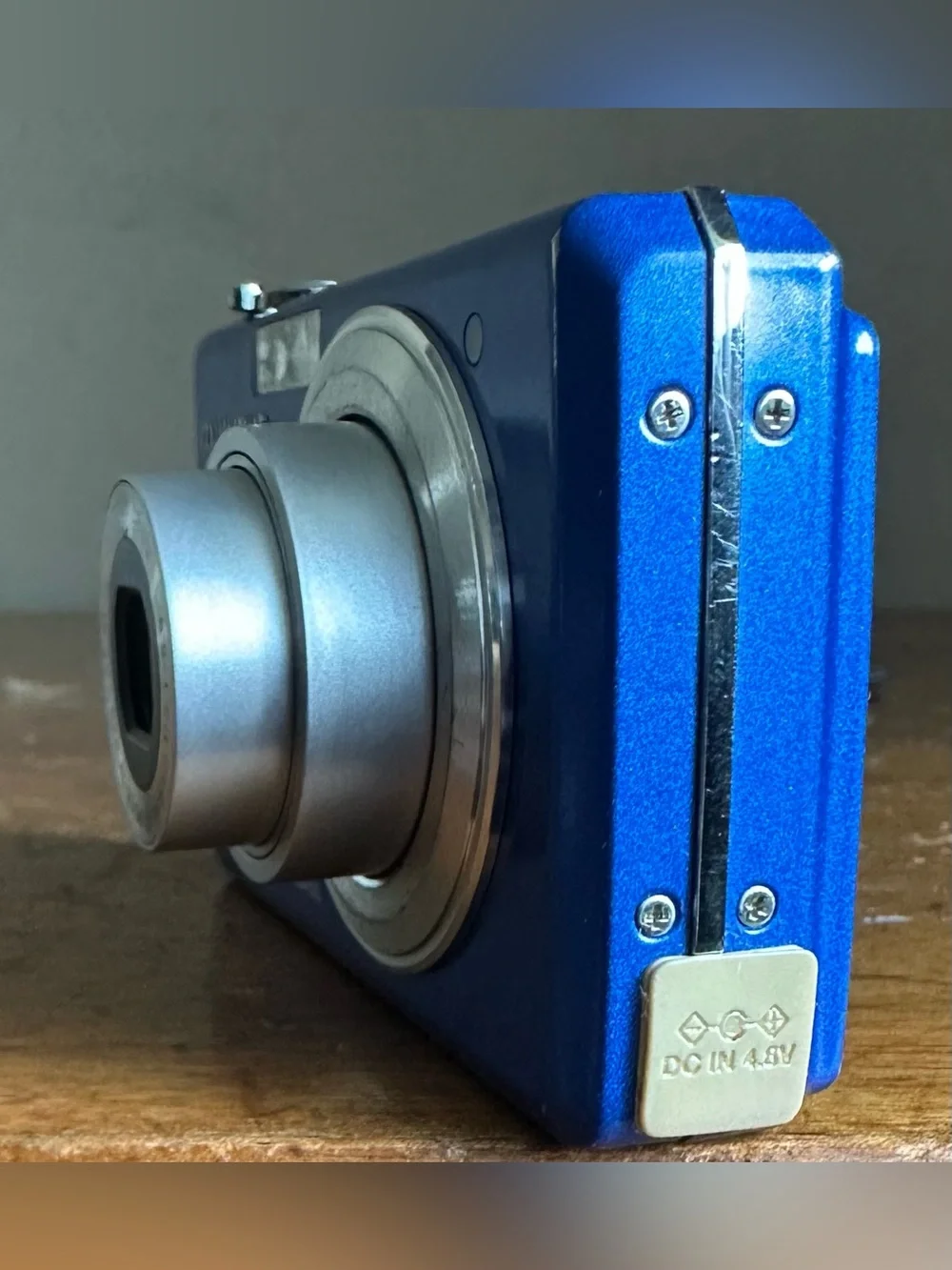 Olympus FE-220 Compact 7.1MP 3x Optical Zoom Point & Shoot Digital Camera Blue